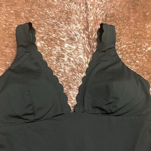 Sea Level Black Scalloped Plunge One Piece Swimsuit Adjustable Straps 8 - Picture 7 of 13